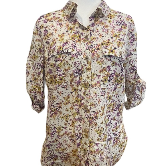Eddie Bauer. 100% Cotton. Gorgeous 🤩🤩 floral button down. Lightweight - Picture 4 of 15